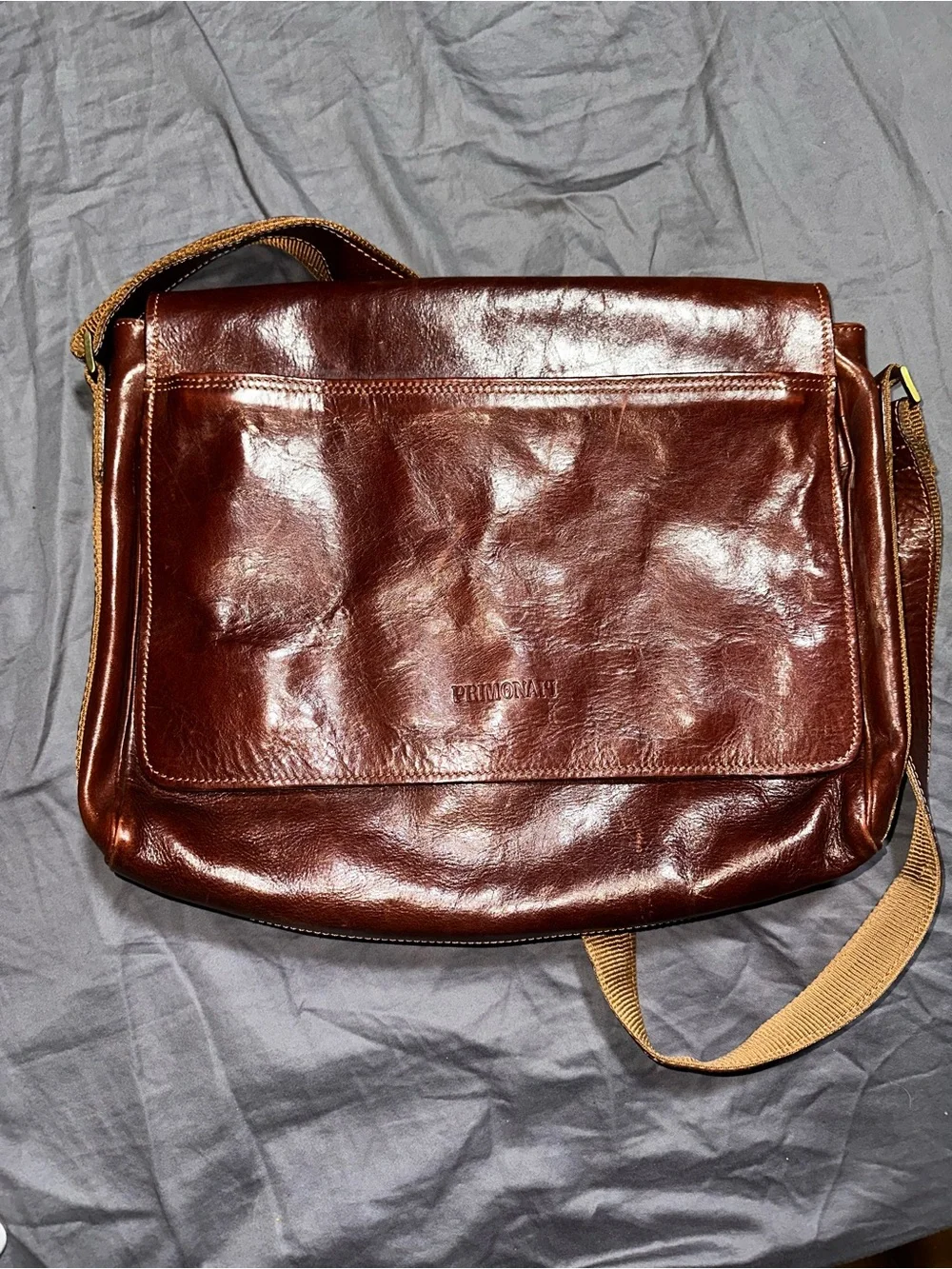 Classic Brown Leather Messenger Bag with Adjustable Strap